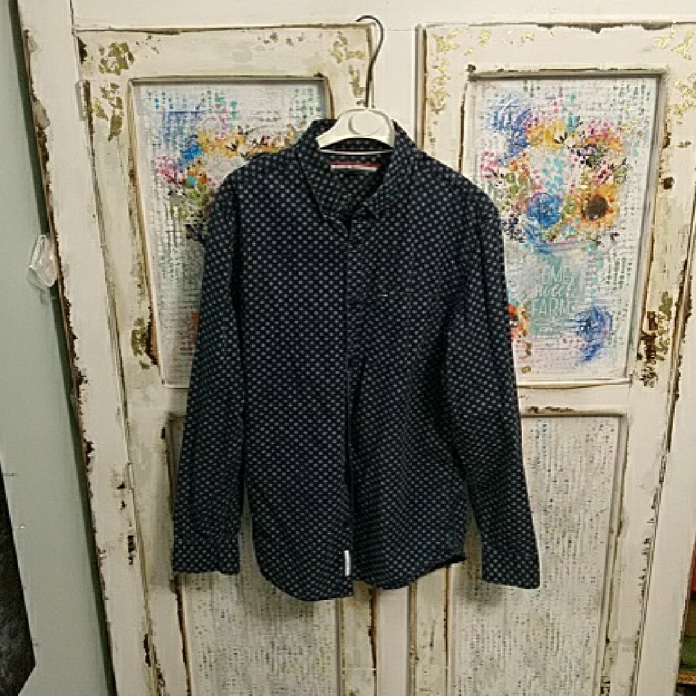 Men's vintage Tommy Hilfiger Navy  Shirt featuribg boho design.